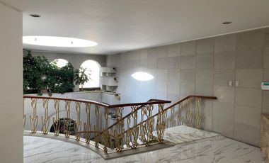 Casa en Renta en Bosques De Las Lomas 3R/3.5B/5E - Jardin - Jacuzzi - 557m2