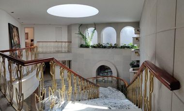 Casa en Renta en Bosques De Las Lomas 3R/3.5B/5E - Jardin - Jacuzzi - 557m2