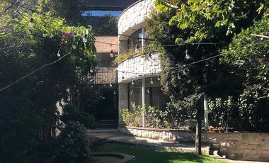 Casa en Renta en Bosques De Las Lomas 3R/3.5B/5E - Jardin - Jacuzzi - 557m2