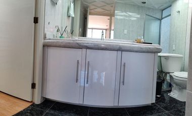 Casa en Renta en Bosques De Las Lomas 3R/3.5B/5E - Jardin - Jacuzzi - 557m2