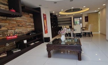Casa en Renta en Bosques De Las Lomas 3R/3.5B/5E - Jardin - Jacuzzi - 557m2