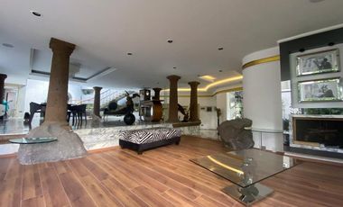 Casa en Renta en Bosques De Las Lomas 3R/3.5B/5E - Jardin - Jacuzzi - 557m2