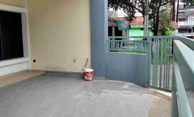 ✳️Di jual/For Sale
RUMAH BARU Minimalis 
Kopo Permai 
Strategis Bisa utk USAHA.
Hadap Timur, Lebar 7,5 mtr 2,5 Lt , SHM 
Lt 88 m2 , Lb 160 m2
4 KT, 3 KM
2200 Watt , Submersible.
Op Rp.1,45 m negoo trn ke 1.3 m
Info : 0822.1857.----
Teguh Budiman