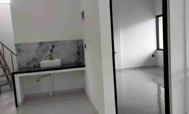 ✳️Di jual/For Sale
RUMAH BARU Minimalis 
Kopo Permai 
Strategis Bisa utk USAHA.
Hadap Timur, Lebar 7,5 mtr 2,5 Lt , SHM 
Lt 88 m2 , Lb 160 m2
4 KT, 3 KM
2200 Watt , Submersible.
Op Rp.1,45 m negoo trn ke 1.3 m
Info : 0822.1857.----
Teguh Budiman