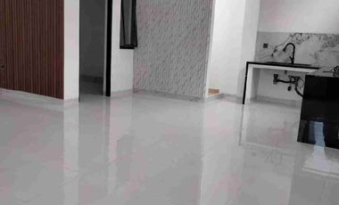 ✳️Di jual/For Sale
RUMAH BARU Minimalis 
Kopo Permai 
Strategis Bisa utk USAHA.
Hadap Timur, Lebar 7,5 mtr 2,5 Lt , SHM 
Lt 88 m2 , Lb 160 m2
4 KT, 3 KM
2200 Watt , Submersible.
Op Rp.1,45 m negoo trn ke 1.3 m
Info : 0822.1857.----
Teguh Budiman