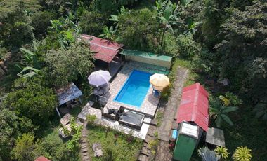 Finca en venta en El Colegio Cundinamarca | Finca turística con piscina y cabañas | 13.914 m²