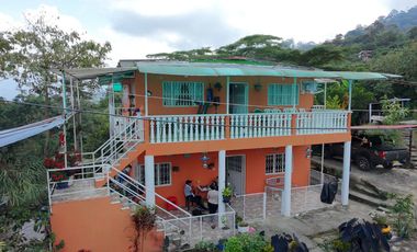 Finca en venta en El Colegio Cundinamarca | Finca turística con piscina y cabañas | 13.914 m²