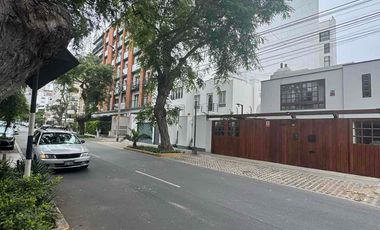 Venta de terreno en zona exclusiva en Miraflores