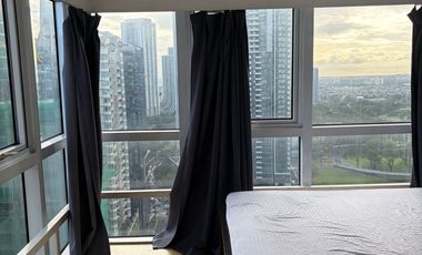 2BR CONDO W/PARKING FOR RENT WITH VIEW IN BGC