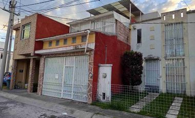 Casa Ampliada en Venta - Bosques de Ica, Zinacantepec | Frente a Parque