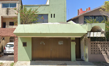 Bonita casa a solo 2 cuadras de la playa y del Hemiciclo De Los Niños Héroes.