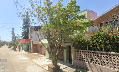 Bonita casa a solo 2 cuadras de la playa y del Hemiciclo De Los Niños Héroes.