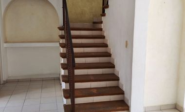 Casa con alberca y doble seguridad en Burgos Bugambilias