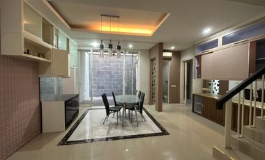 Sewa Kontrakan Rumah di Royal Residence Harga Murah Dekat Citraland Surabaya Barat Tahunan Perumahan Per 2026 Dibawah 75jt
