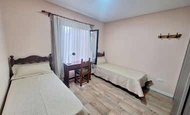 MODERNA CASA EN BARRIO GOLF