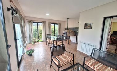 MODERNA CASA EN BARRIO GOLF