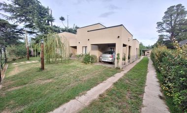 MODERNA CASA EN BARRIO GOLF