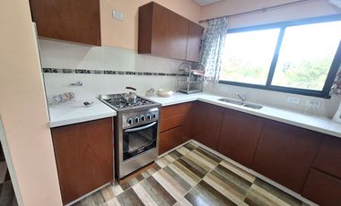MODERNA CASA EN BARRIO GOLF