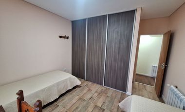 MODERNA CASA EN BARRIO GOLF