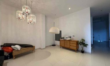 Di jual Rumah Lantai 3
Lokasi di Jln Dewi Sri Kuta badung bali