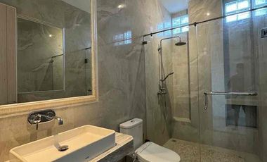 Di jual Rumah Lantai 3
Lokasi di Jln Dewi Sri Kuta badung bali