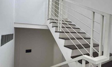 Di jual Rumah Lantai 3
Lokasi di Jln Dewi Sri Kuta badung bali