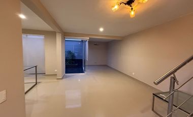 VENDO CASA EN LA CASTELLANA