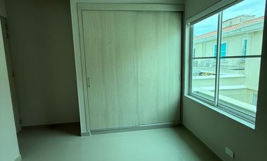 VENDO CASA EN LA CASTELLANA