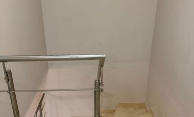 VENDO CASA EN LA CASTELLANA
