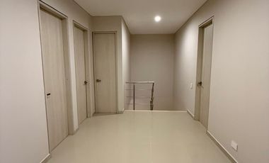 VENDO CASA EN LA CASTELLANA