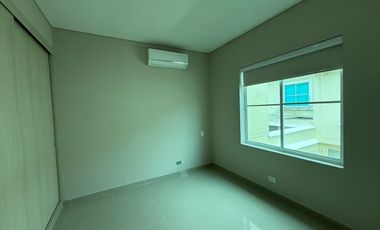 VENDO CASA EN LA CASTELLANA