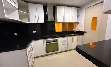 VENDO CASA EN LA CASTELLANA