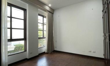 SAN ISIDRO - CASA DE LUJO EN ALQUILER - ZONA EXCLUSIVA CON PATIO AMPLIO