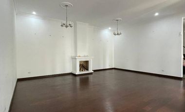 SAN ISIDRO - CASA DE LUJO EN ALQUILER - ZONA EXCLUSIVA CON PATIO AMPLIO