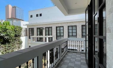 SAN ISIDRO - CASA DE LUJO EN ALQUILER - ZONA EXCLUSIVA CON PATIO AMPLIO
