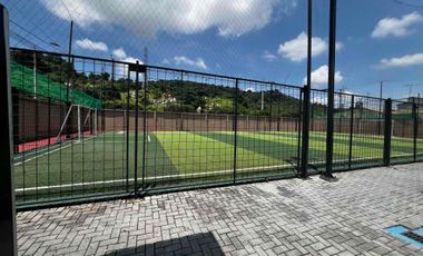 vendo casa en la Rioja etapa Asturias de dos plantas con tres dormitorios con baños y closets planta baja dos salas , comedor , cocina amplia , patio