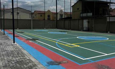 vendo casa en la Rioja etapa Asturias de dos plantas con tres dormitorios con baños y closets planta baja dos salas , comedor , cocina amplia , patio