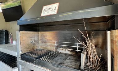 Venta de casa Chamisero Colina Chicureo cercarna a colegios Alianza Francesa Dunalaister Licoln casa autosustentable con execelente vista al valle