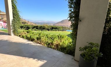 Venta de casa Chamisero Colina Chicureo cercarna a colegios Alianza Francesa Dunalaister Licoln casa autosustentable con execelente vista al valle