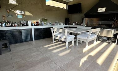 Venta de casa Chamisero Colina Chicureo cercarna a colegios Alianza Francesa Dunalaister Licoln casa autosustentable con execelente vista al valle