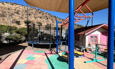 Venta de casa Chamisero Colina Chicureo cercarna a colegios Alianza Francesa Dunalaister Licoln casa autosustentable con execelente vista al valle