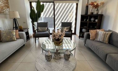 Venta de casa Chamisero Colina Chicureo cercarna a colegios Alianza Francesa Dunalaister Licoln casa autosustentable con execelente vista al valle