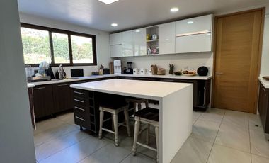 Venta de casa Chamisero Colina Chicureo cercarna a colegios Alianza Francesa Dunalaister Licoln casa autosustentable con execelente vista al valle