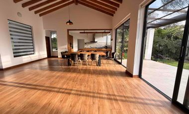 Casa campestre Arriendo  Santa Elena -  Medellin