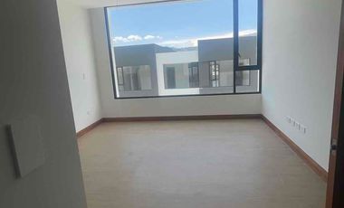 OPORTUNIDAD CASA NUEVA DE VENTA TUMBACO