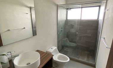 Departamento de súper lujo y lleno de comodidades en una ubicación inmejorable de Cholula, amueblado, 3 habitaciones, terraza privada y seguridad.