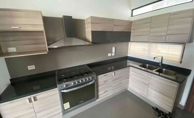 Departamento de súper lujo y lleno de comodidades en una ubicación inmejorable de Cholula, amueblado, 3 habitaciones, terraza privada y seguridad.