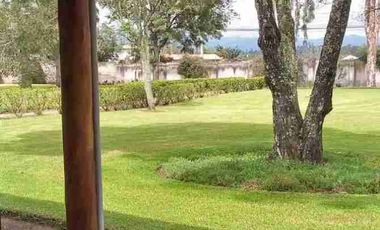 Se vende finca de 4.7 hectáreas estilo complejo en Cotacachi Imbabura Ecuador