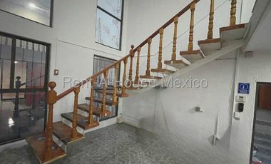 Edificio en Renta en Naucalpan de Juárez, 	Ciudad Satélite