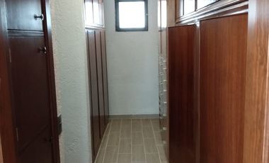 Renta Departamento Amueblado Planta Baja, en Fraccionamiento con Vigilancia y agradables áreas verdes, Carcaña, Momoxpan a 10 min de UDLAP Cholual